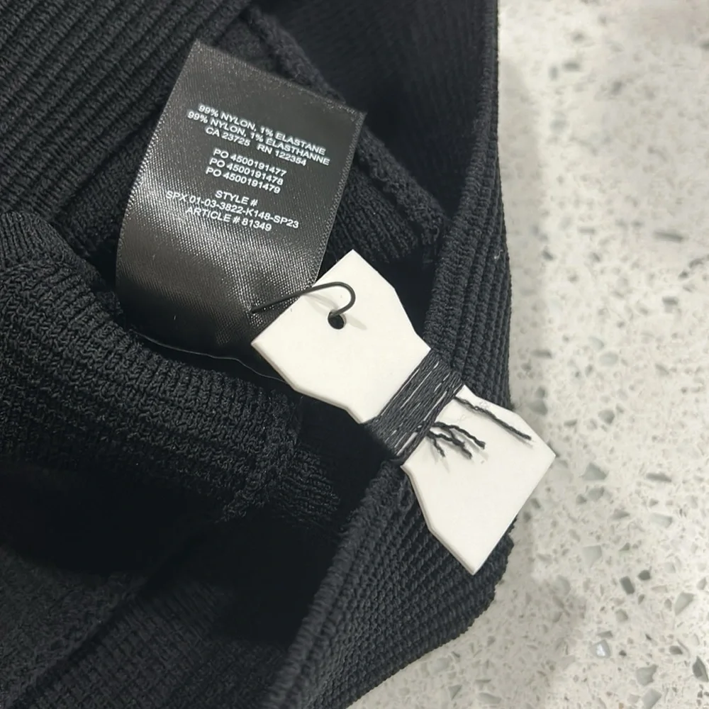 NWOT Aritzia Babaton Sculpt Knit Deep V-Neck Minimalist Crop Tank in Black - L - Picture 8 of 8